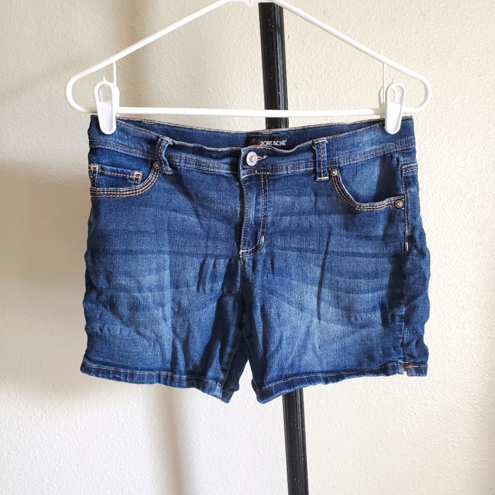 B2G1 FREE, Shorts